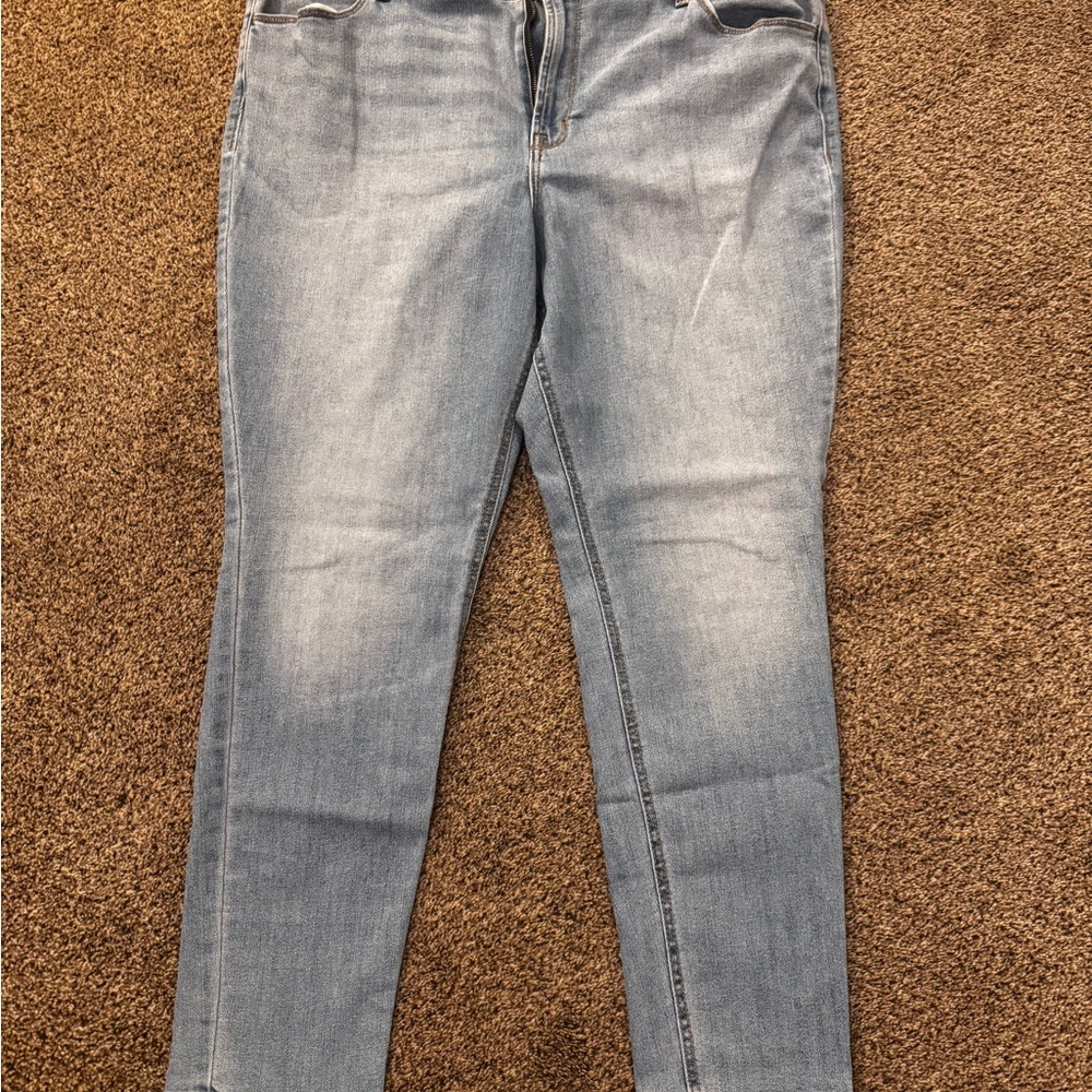 Old Navy Light Wash Super Skinny Jean
